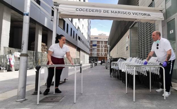 Bares sin servilleteros, misas sin coro y museos sin consignas: la letra pequeña de la fase 1