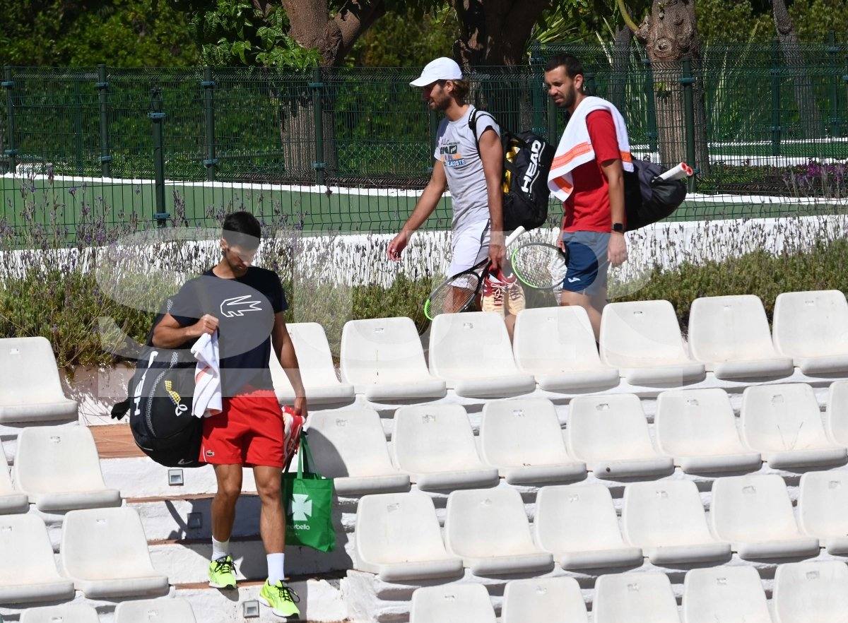 Djokovic regresa a los entrenamientos en Puente Romano