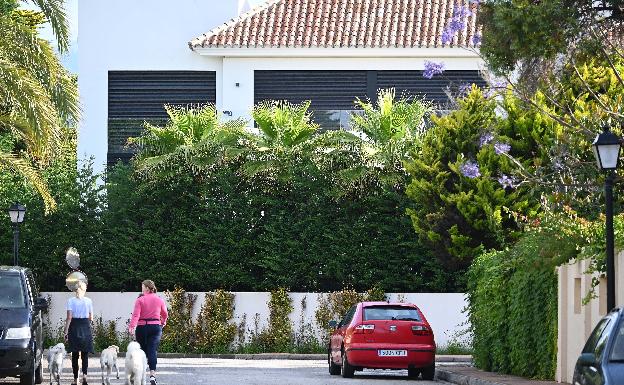 Los residentes extranjeros con la tarjeta caducada podrán volver durante el estado de alarma