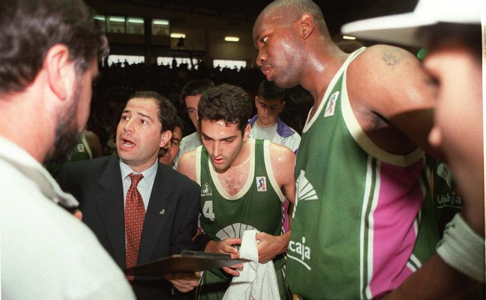 Imbroda: «Los jóvenes deben saber que Málaga y su equipo vivieron juntos un sueño»