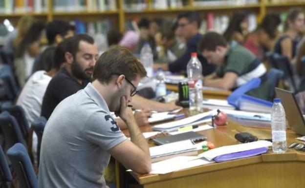 Casi 2.000 alumnos de la UMA piden regresar a Málaga desde sus provincias de origen para recoger enseres personales