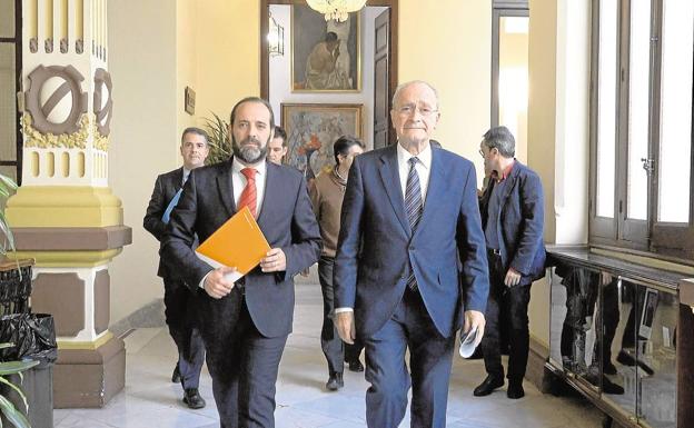 El alcalde de Málaga habla con Cassá y le ofrece la posibilidad de integrarse en el gobierno