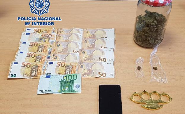 Desarticulan un punto de venta de droga en Fuengirola y detienen al proveedor de las sustancias