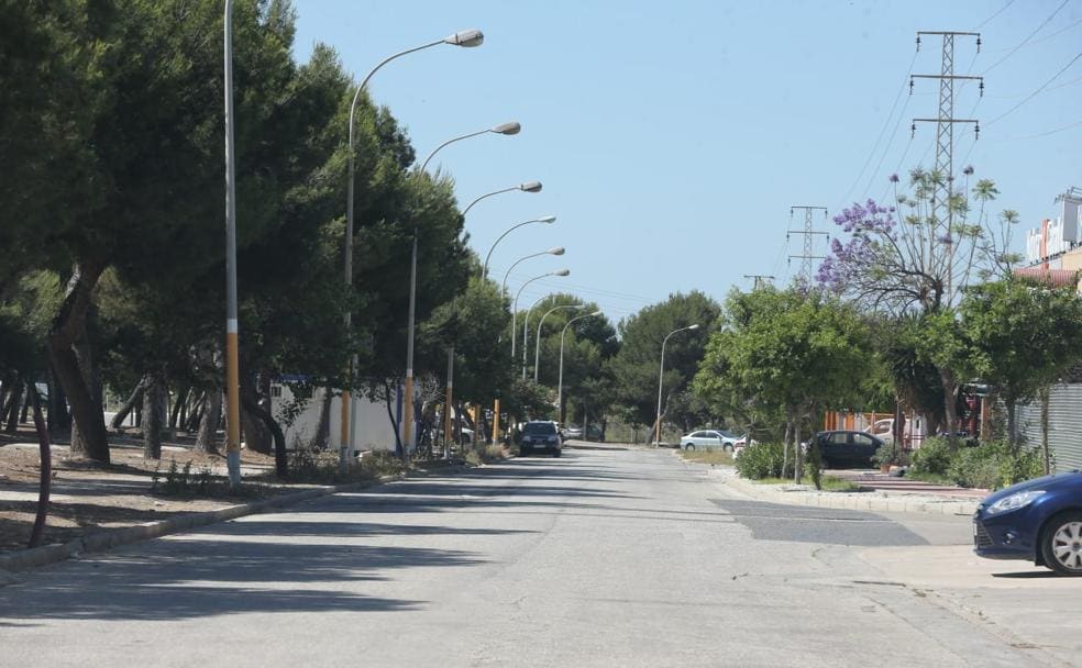 Calles vacías del polígono Guadalhorce, un espacio en el que habitualmente se dan cita prostitutas y clientes/Salvador Salas