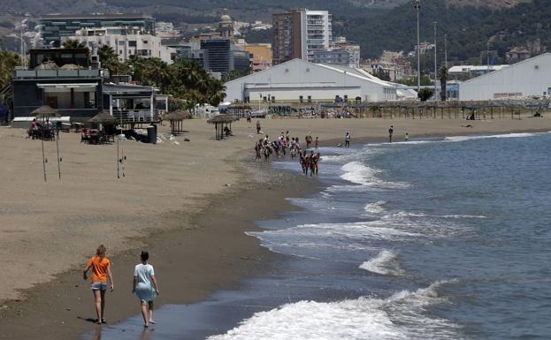 Cómo optar a uno de los 3.000 puestos de trabajo para el control de las playas andaluzas este verano 2020