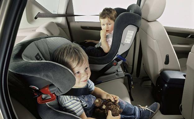 Estas dos sillitas de niño para el coche no superan las pruebas de seguridad