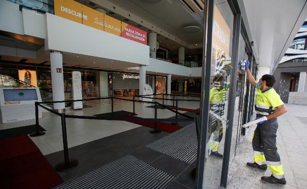 Los centros comerciales de Málaga ultiman los detalles para abrir el lunes