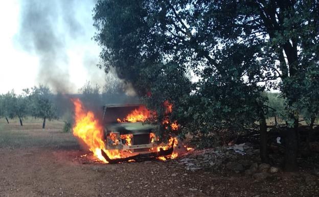 Pillado en el maletero del coche de su abuelo mientras intentaba escapar de la Guardia Civil en Fuente de Piedra