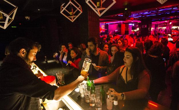 El Gobierno permite la apertura de discotecas y locales de ocio nocturno, pero prohíbe el baile