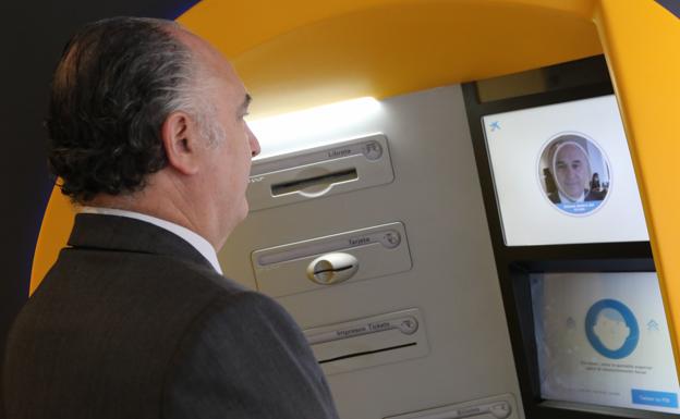 CaixaBank instala en Málaga los primeros cajeros con reconocimiento facial de Andalucía