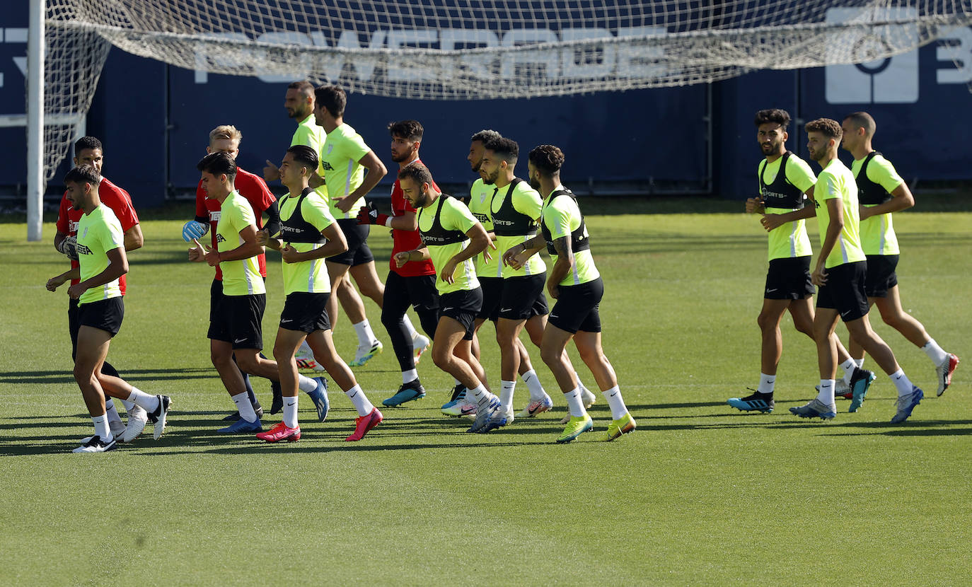 El Málaga prepara su regreso ante el Huesca