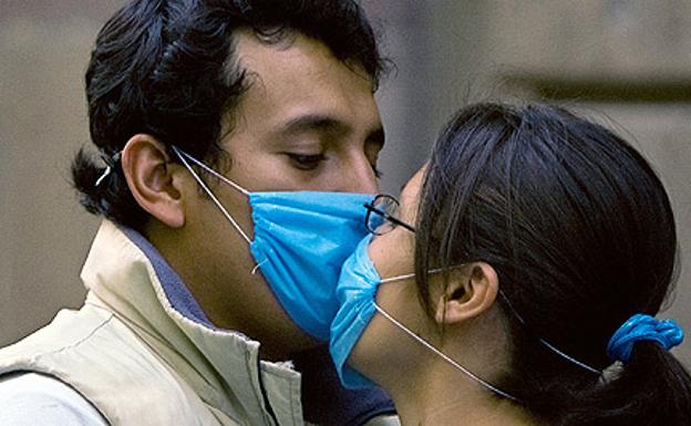 Nueva York lanza una guía para practicar sexo seguro en tiempos del coronavirus