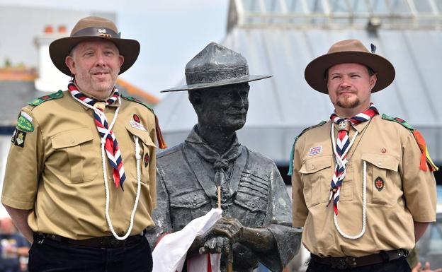 Una rebelión impide que se retire una estatua del padre de los 'boy scouts'