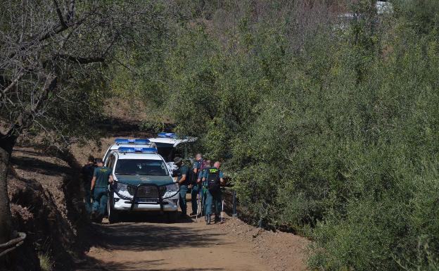 Tareas de búsqueda de la joven en los montes cercanos a la localidad axárquica de Arenas, el pasado mes de septiembre.