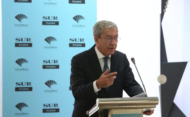 Velasco, partidario de la colaboración público-privada para construir edificios sanitarios y universitarios