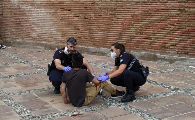 Herido grave tras caerse desde siete metros de altura en Vélez-Málaga