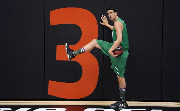 Carlos Suárez renueva con el Unicaja por dos campañas con opción a una tercera