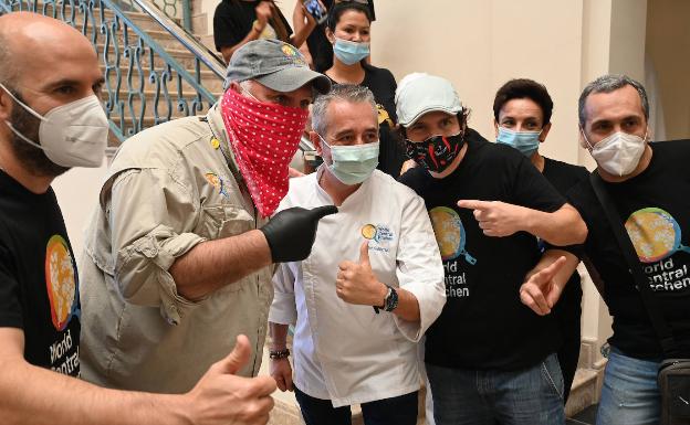 La ONG del chef José Andrés reparte desde el Hotel Villapadierna 52.000 comidas en la provincia de Málaga