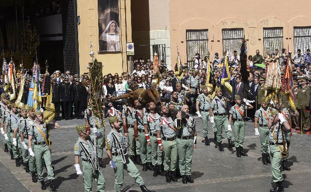 Mena pide al Ayuntamiento de Málaga que conceda a La Legión la medalla de la ciudad