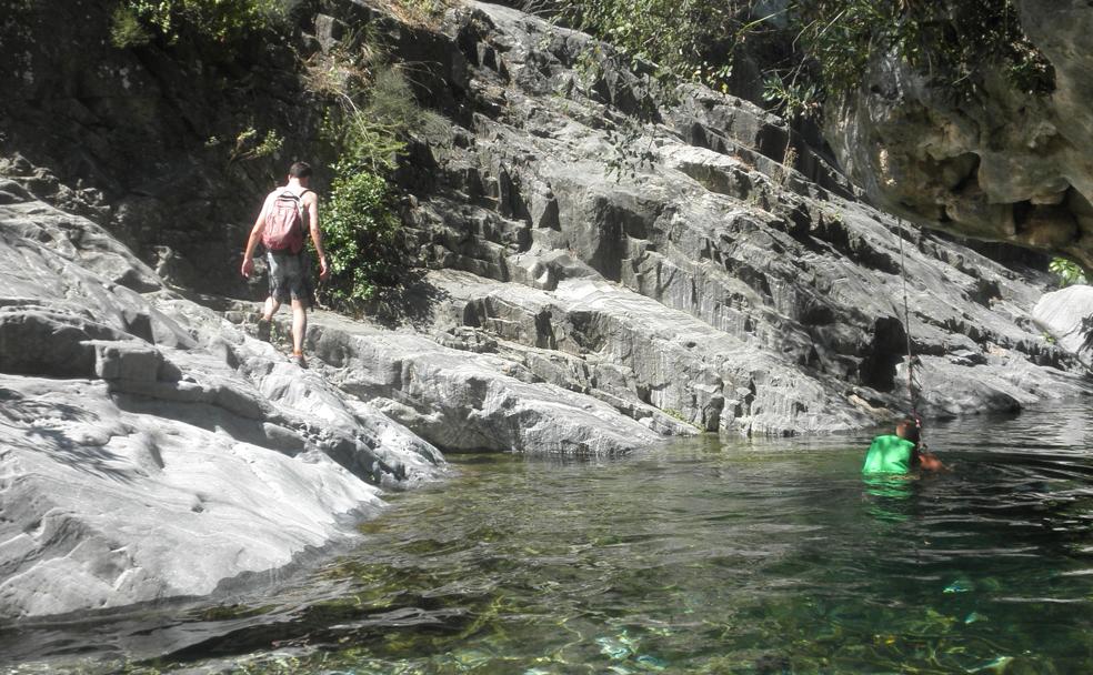 ¿Es posible hacer senderismo fluvial y bañarse en ríos este verano en Málaga?