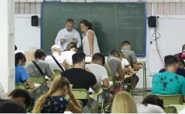 Más de 3.400 mayores de 18 años se examinan mañana en Málaga para obtener el título de ESO y Bachillerato