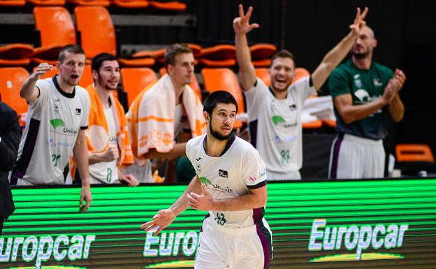 Bouteille aúpa al Unicaja ante un rocoso Joventut