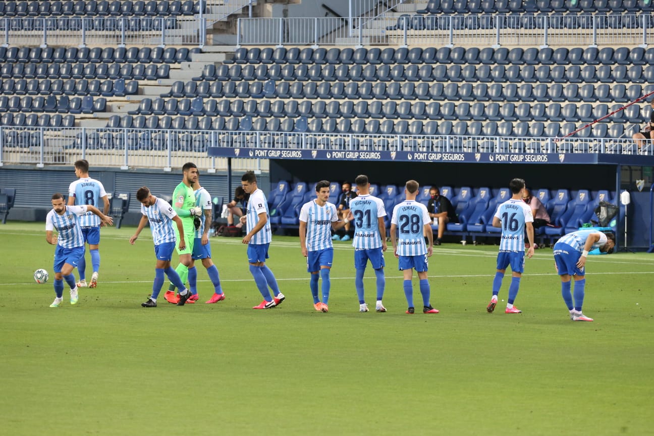 La afición suena en La Rosaleda durante todo el partido a través de la megafonía