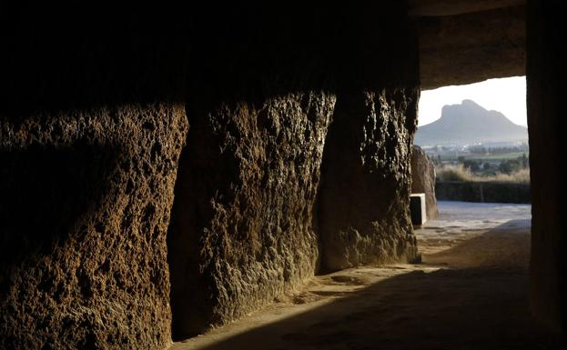 El solsticio de verano ilumina la reapertura de los Dólmenes de Antequera