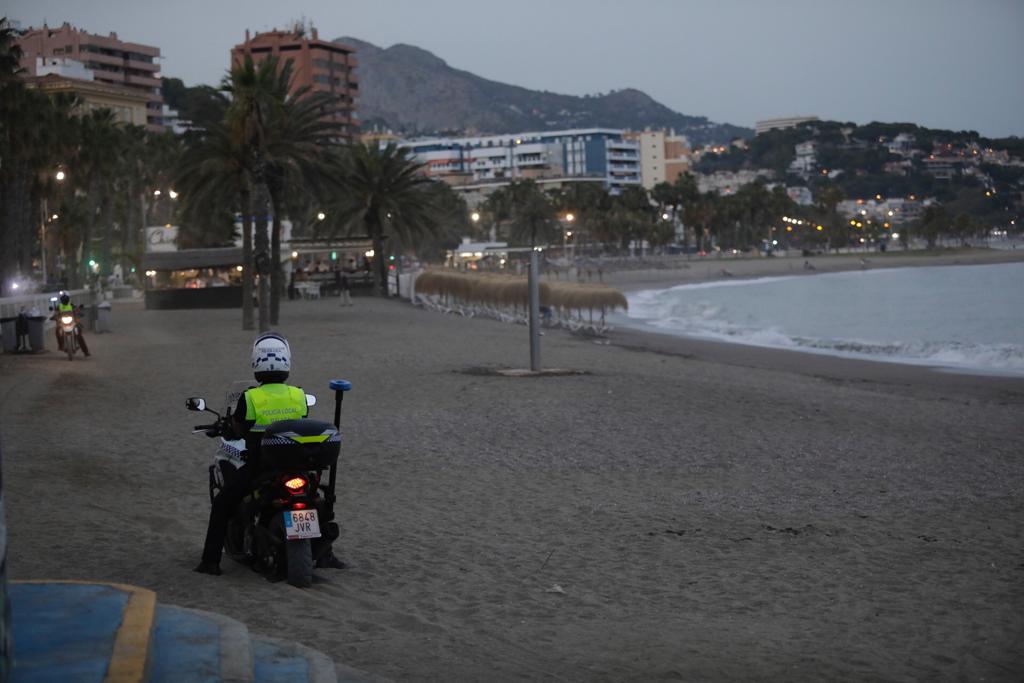 Una Noche de San Juan sin 'júas' en las playas de Málaga