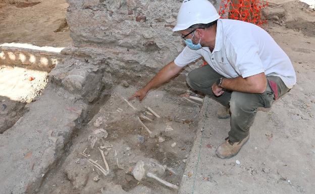 Cilniana considera de gran importancia para conocer la historia de Marbella los restos hallados bajo La Fonda