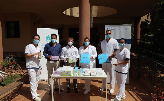 El Ayuntamiento de Marbella reparte 20.000 artículos contra el Covid-19 en cinco residencias de ancianos