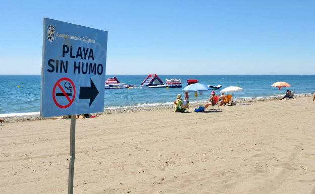 La Rada de Estepona vuelve a ser playa sin humo por segundo año consecutivo