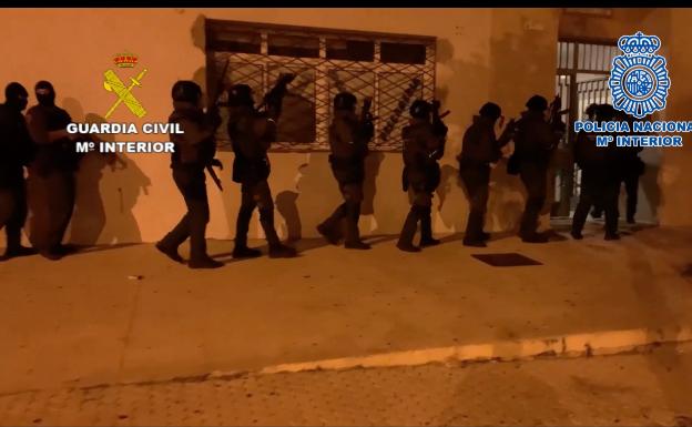Cae en Málaga una banda especializada en robar droga a narcotraficantes utilizando armas de guerra