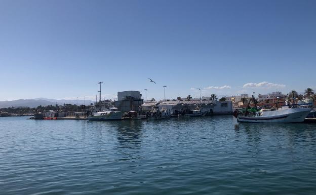 Continúa la búsqueda del tripulante del barco de Caleta de Vélez hundido, a la que se suma Marruecos