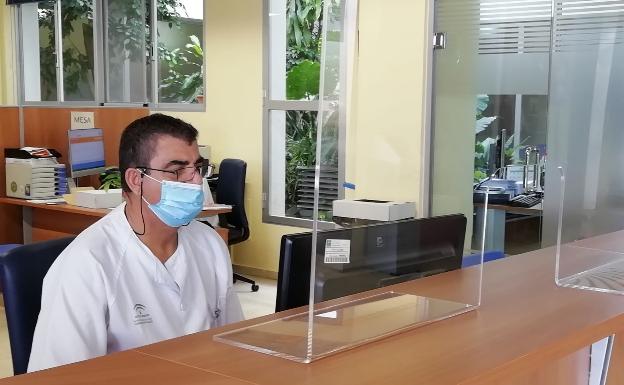 Los intérpretes voluntarios del Hospital de la Axarquía realizan 3.494 servicios en el primer semestre del año