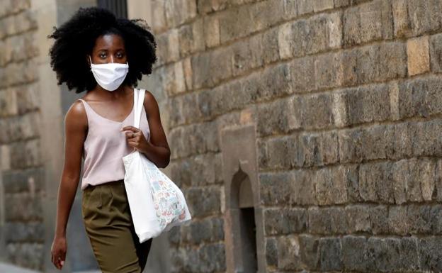 Tres autonomías imponen el uso obligatorio de mascarillas y otras cuatro lo estudian