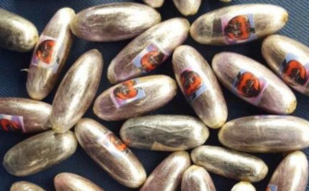Va a urgencias con dolor de barriga y le encuentran 47 bellotas de hachís en el estómago