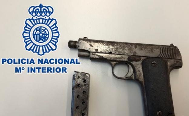 Un triángulo amoroso acaba con uno de los amantes disparando al coche de su amigo en Marbella