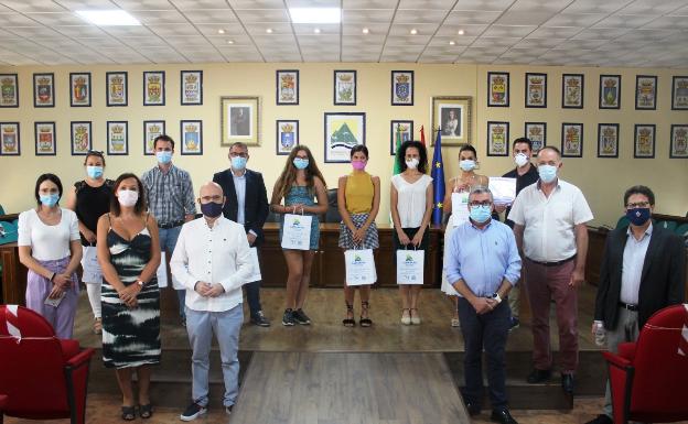 La Cueva de Nerja, un taxi de Cómpeta y cuatro empresas de la Axarquía consiguen el certificado de calidad turística SICTED