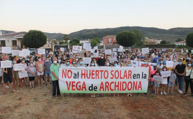 Los vecinos de Archidona se manifiestan contra la creación de una planta fotovoltaica en la pedanía de Huertas del Río