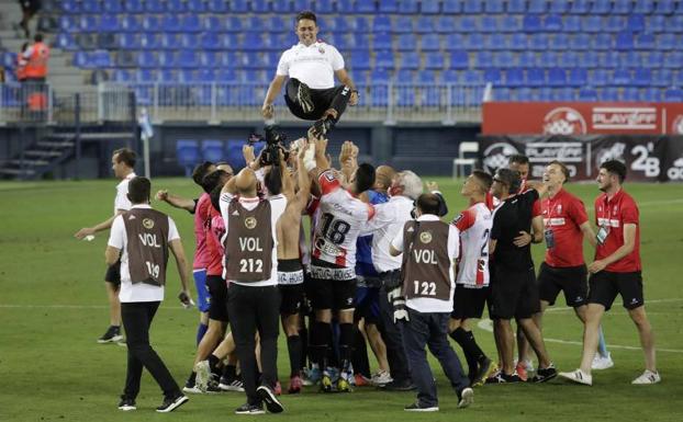 El Logroñés asciende a Segunda División en La Rosaleda