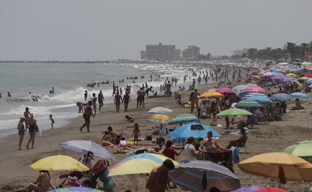 Domingo con aforo completo en varias playas de la provincia