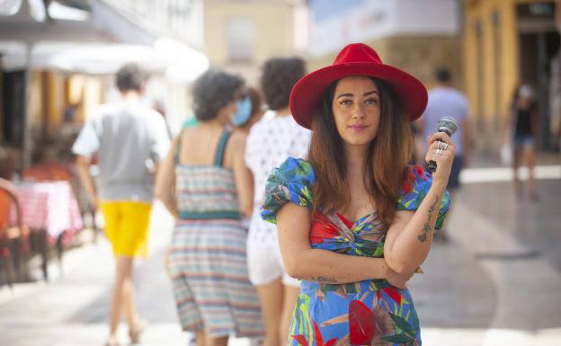 Julia Martín: «Tocar en la calle te quita toda la vergüenza y te hace dejar el ego a un lado»