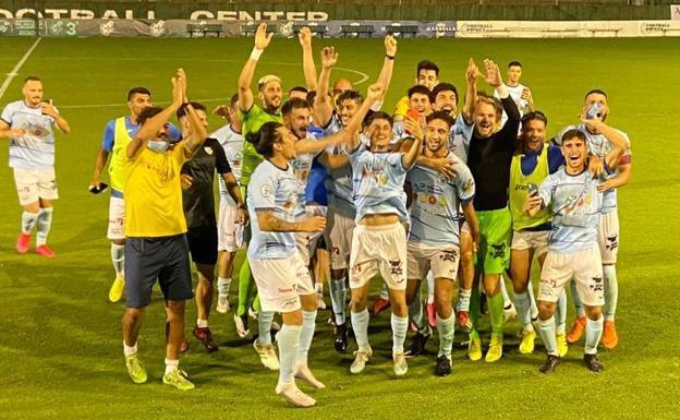 El Ejido vuelve a Segunda B con un equipo lleno de malagueños