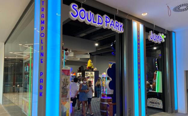 El centro comercial El Ingenio mejora su zona de ocio con la reforma de Cinesur y la suma de la firma Sould Park