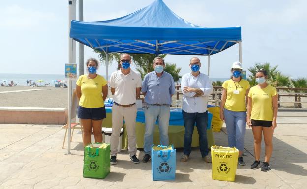 Campaña para fomentar el reciclaje de envases y de papel en cinco municipios de la Axarquía
