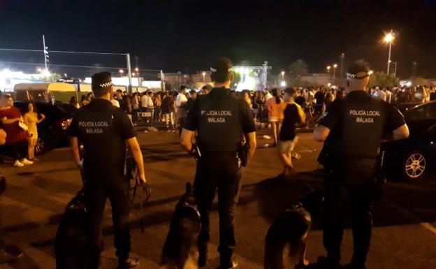 Un conductor armado se da a la fuga y atropella a un policía en la puerta de una discoteca de Málaga