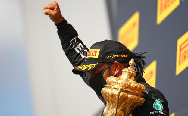 Hamilton fagocita la lucha contra el racismo en la F1