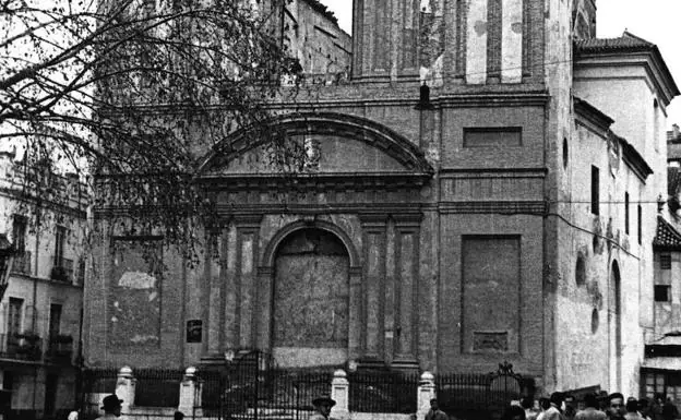 Iglesia de la Merced en los años cuarenta. /Archivo. SUR