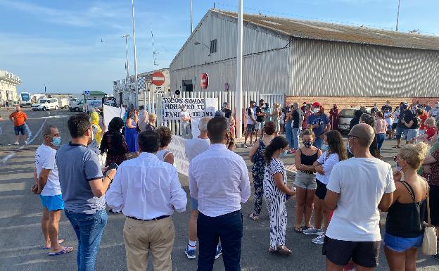 Vélez-Málaga pide intensificar la búsqueda del pescador de Caleta desaparecido en el mar de Alborán